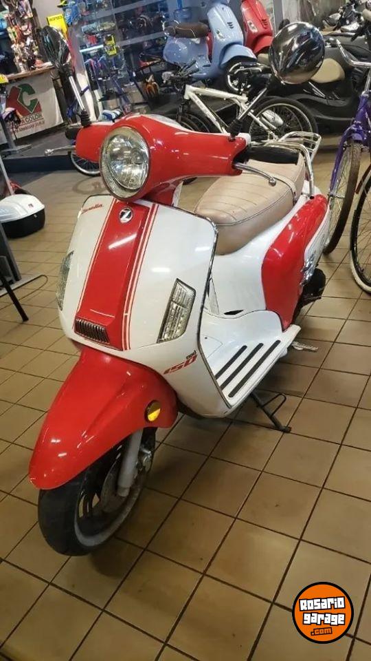Moto Zanella Lambretta 150  - Lambretta Li 150 Special, Sin Documentación, Con Matricula De Ciudad Real, El Motor Gira, De Chapa Se Encuentra En Buen Estado, Se Ha Chorreado De Arena Y Se Ha Pintado De Imprimación, Se Encuentra Muy Completa Moto De Segunda Mano Lambretta Li 150 Special.