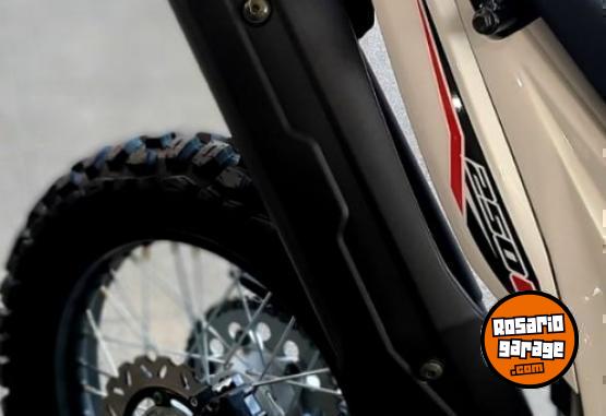 Motos - Corven TRIAX TXR 250 L 2022 Nafta 1Km - En Venta