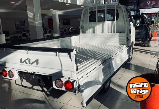 Camiones y Grúas - KIA K2500 CON CAJA Y AIRE 2022! - En Venta