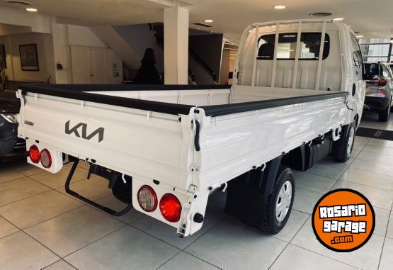 Camiones y Grúas - KIA K2500 CON CAJA Y AIRE 2023! - En Venta