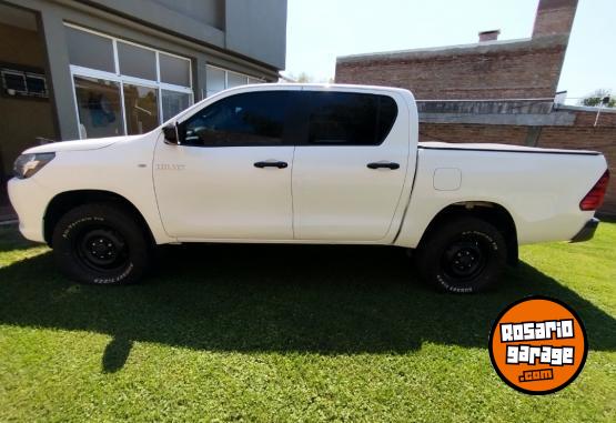 Camionetas - Toyota Hilux 2.4 PERMUTARÍA 2017 Diesel 217000Km - En Venta