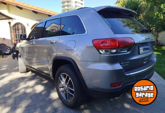 Camionetas - Jeep Grand cherokee límited 2017 Nafta 120000Km - En Venta