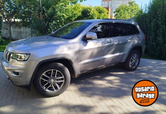 Camionetas - Jeep Grand cherokee límited 2017 Nafta 120000Km - En Venta