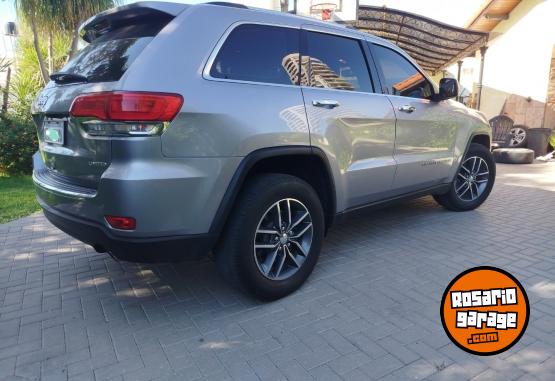 Camionetas - Jeep Grand cherokee límited 2017 Nafta 120000Km - En Venta