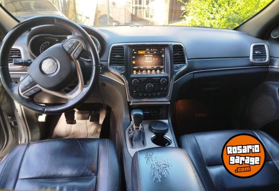 Camionetas - Jeep Grand cherokee límited 2017 Nafta 120000Km - En Venta