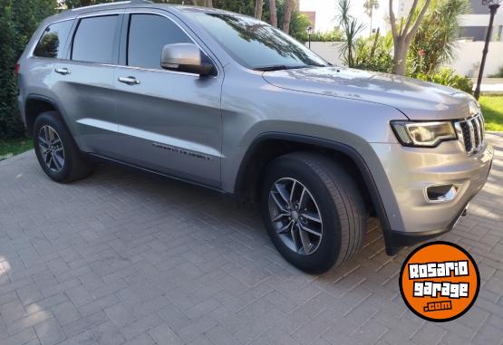 Camionetas - Jeep Grand cherokee límited 2017 Nafta 120000Km - En Venta