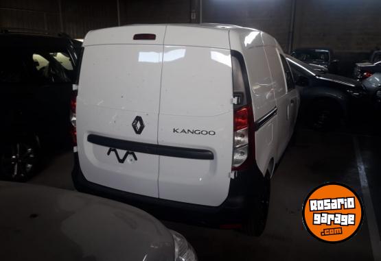 Utilitarios - Renault Kangoo express confort 2023 Nafta 0Km - En Venta
