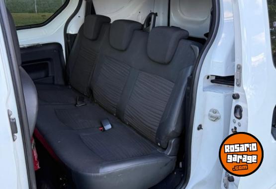 Utilitarios - Renault Kangoo mixta 2020 GNC 80000Km - En Venta