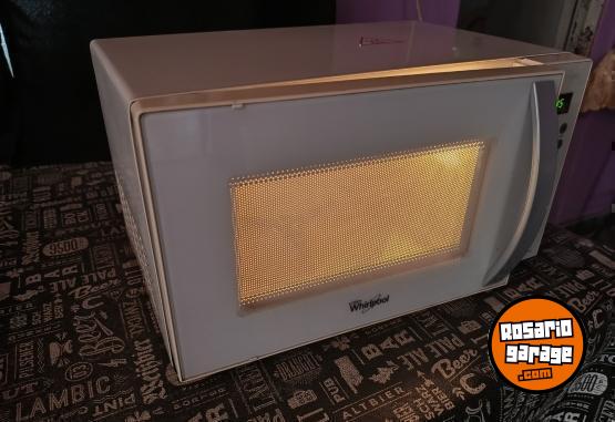 Hogar - Microondas Whirlpool modelo WMS205S 20 litros Impecable!!! - En Venta