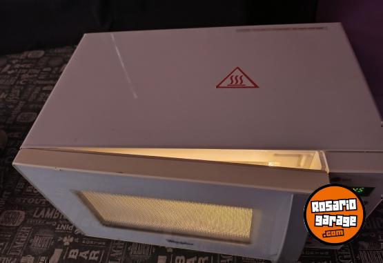 Hogar - Microondas Whirlpool modelo WMS205S 20 litros Impecable!!! - En Venta