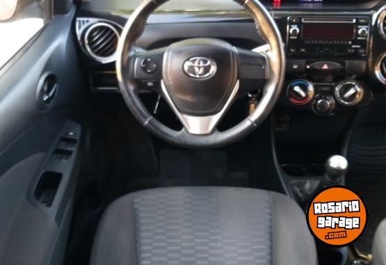 Autos - Toyota ETIOS XLS 2015 Nafta 120000Km - En Venta