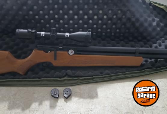 Deportes - Vendo Rifle PCP R2 800 con mira telescpica, inflador y funda - En Venta