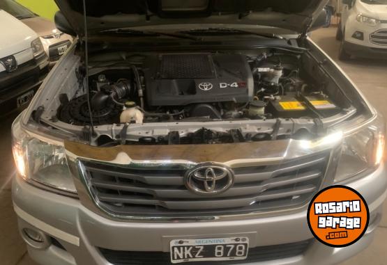 Camionetas - Toyota HILUX SR 4x4 2014 Diesel 181600Km - En Venta
