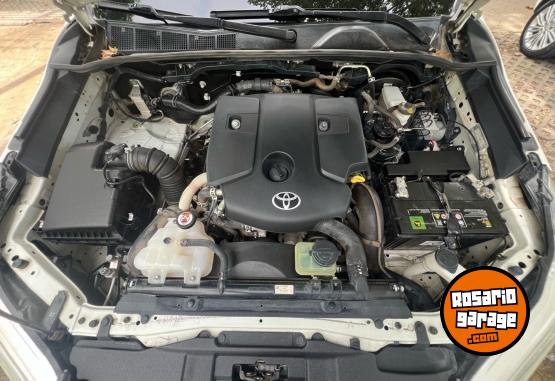 Camionetas - Toyota Hilux SRV 4x4 2018 Diesel 130000Km - En Venta