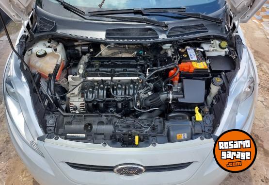 Autos - Ford Fiesta Kinetic Titanium 2013 Nafta 110000Km - En Venta