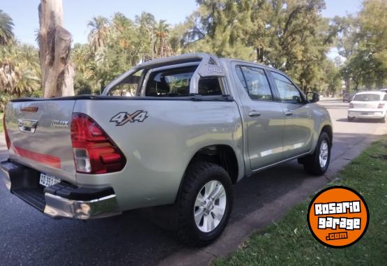 Camionetas - Toyota Hilux 4x4 2.8D muy buena 2019 Diesel 101000Km - En Venta