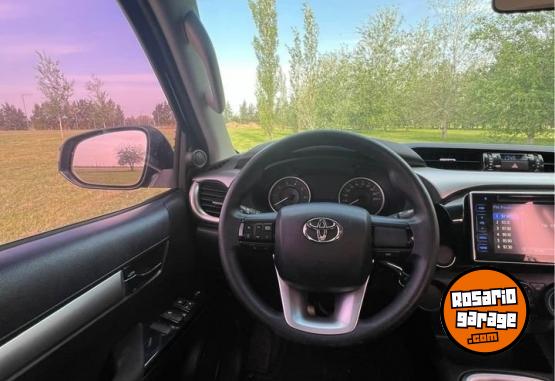 Camionetas - Toyota Hilux SR 2018 Diesel 133000Km - En Venta
