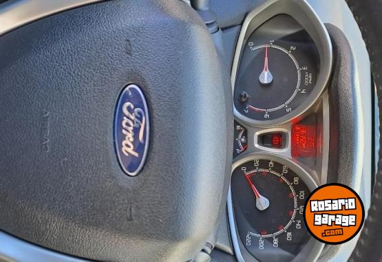 Autos - Ford Fiesta Kinetic Titanium 2013 Nafta 136000Km - En Venta