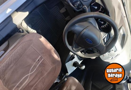 Autos - Ford Fiesta Kinetick 2016 Nafta 120000Km - En Venta
