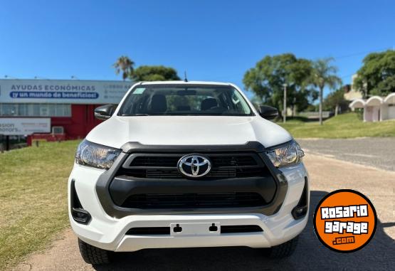 Camionetas - Toyota HILUX 2.8 SR MT- AT 2025 Diesel 0Km - En Venta
