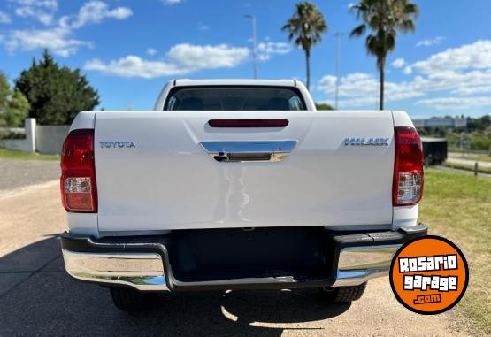 Camionetas - Toyota HILUX 2.8 SR MT- AT 2025 Diesel 0Km - En Venta