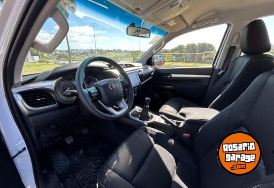 Camionetas - Toyota HILUX 2.8 SR MT- AT 2025 Diesel 0Km - En Venta