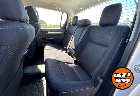 Camionetas - Toyota HILUX 2.8 SR MT- AT 2025 Diesel 0Km - En Venta