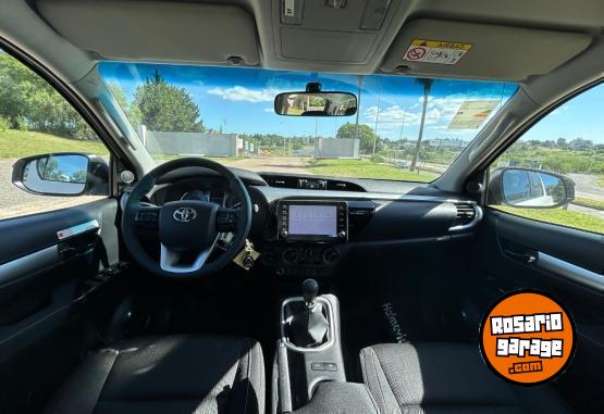 Camionetas - Toyota HILUX 2.8 SR MT- AT 2025 Diesel 0Km - En Venta
