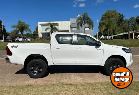 Camionetas - Toyota HILUX 2.8 SR MT- AT 2025 Diesel 0Km - En Venta