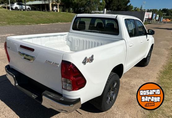 Camionetas - Toyota HILUX 2.8 SR MT- AT 2025 Diesel 0Km - En Venta