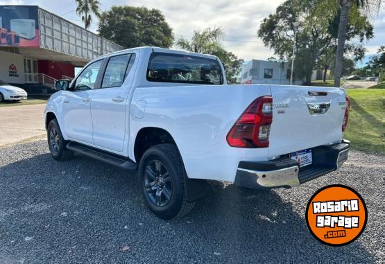 Camionetas - Toyota HILUX 2.8 4X4 SRV AT 2025 Diesel 0Km - En Venta