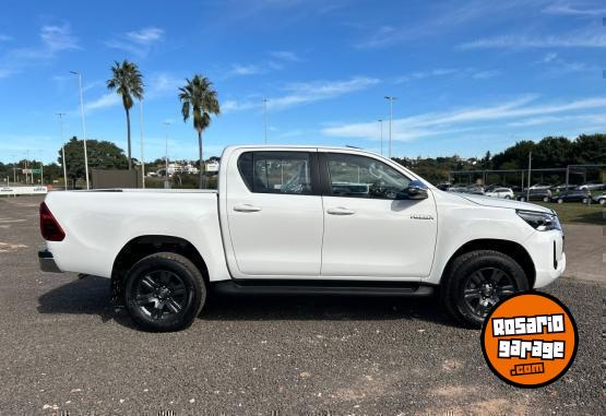 Camionetas - Toyota HILUX 2.8 4X4 SRV AT 2025 Diesel 0Km - En Venta