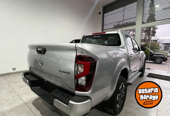 Camionetas - Nissan FRONTIER PLATINUM 4X2 AT 2025 Nafta 0Km - En Venta
