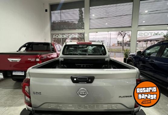 Camionetas - Nissan FRONTIER PLATINUM 4X2 AT 2025 Nafta 0Km - En Venta