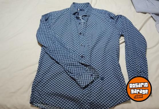 Indumentaria - LIQUIDO 8 camisas 1 par de zapatos 1 sueter 1 bermuda batistella reffans A+ benetton - En Venta