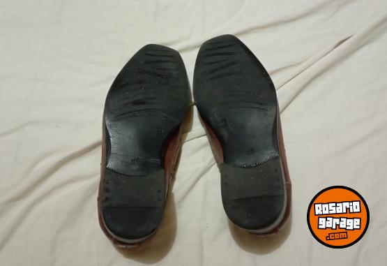 Indumentaria - LIQUIDO 8 camisas 1 par de zapatos 1 sueter 1 bermuda batistella reffans A+ benetton - En Venta