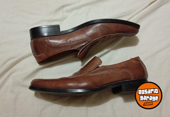 Indumentaria - LIQUIDO 8 camisas 1 par de zapatos 1 sueter 1 bermuda batistella reffans A+ benetton - En Venta