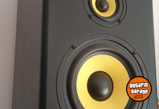 Informtica - LIQUIDO todo MONITOR TV Samsung + CPU intel I5 + PARLANTES 3 vias Thonet & Vander - En Venta