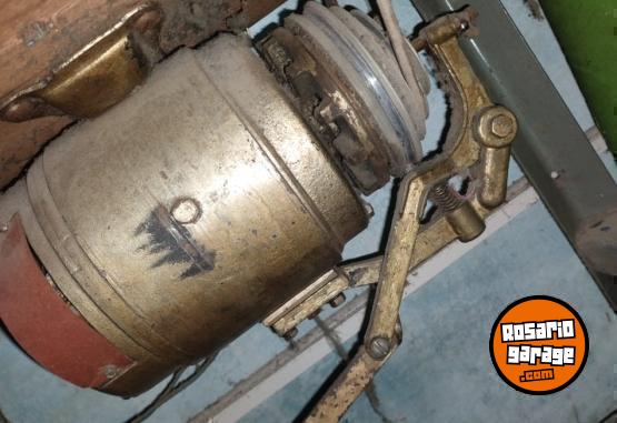 Hogar - Máquina de coser Remalladora Industrial 3 Hilos TYPICAL - En Venta