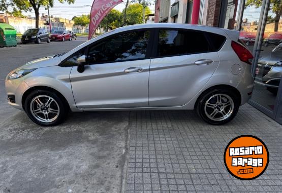 Autos - Ford Fiesta Kinectic S plus 2017 Nafta 80000Km - En Venta