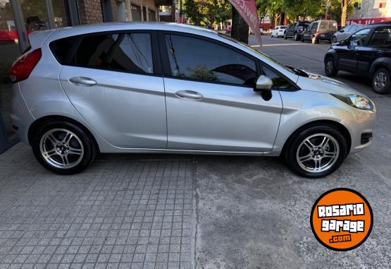 Autos - Ford Fiesta Kinectic S plus 2017 Nafta 80000Km - En Venta