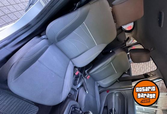 Autos - Ford Fiesta Kinectic S plus 2017 Nafta 80000Km - En Venta