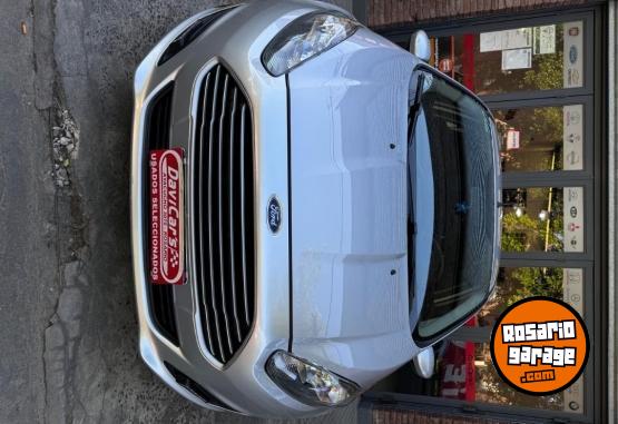 Autos - Ford Fiesta Kinectic S plus 2017 Nafta 80000Km - En Venta