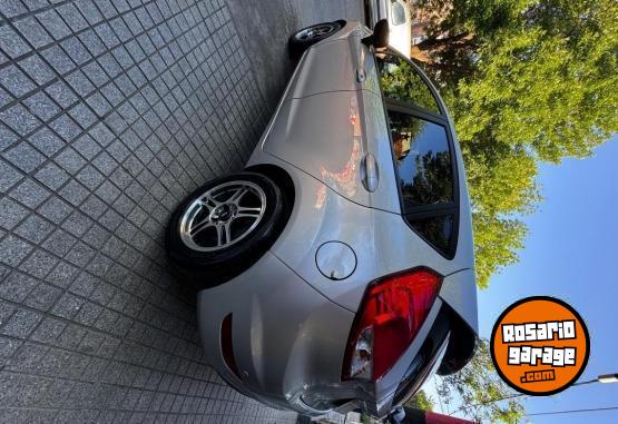 Autos - Ford Fiesta Kinectic S plus 2017 Nafta 80000Km - En Venta