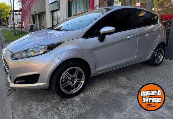 Autos - Ford Fiesta Kinectic S plus 2017 Nafta 80000Km - En Venta