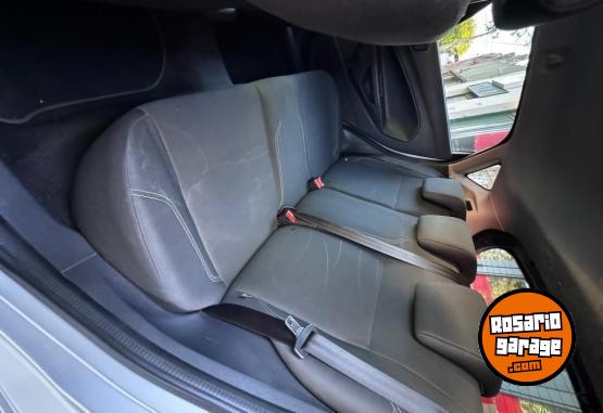 Autos - Ford Fiesta Kinectic S plus 2017 Nafta 80000Km - En Venta