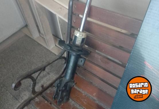Accesorios para Autos - SE VENDE DOS AMORTIGUADORES ORIGINAL DELANTEROS PARA FORD FIESTA 2013 a 2018 - En Venta
