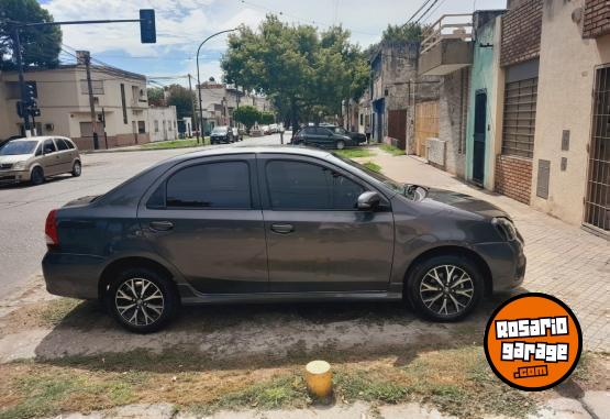 Autos - Toyota Etios 2021 Nafta 110000Km - En Venta