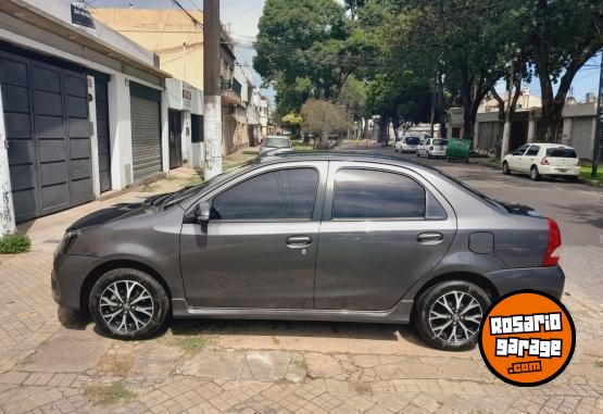 Autos - Toyota Etios 2021 Nafta 110000Km - En Venta