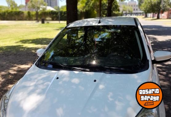 Autos - Ford KA SEL 2017 Nafta 100000Km - En Venta